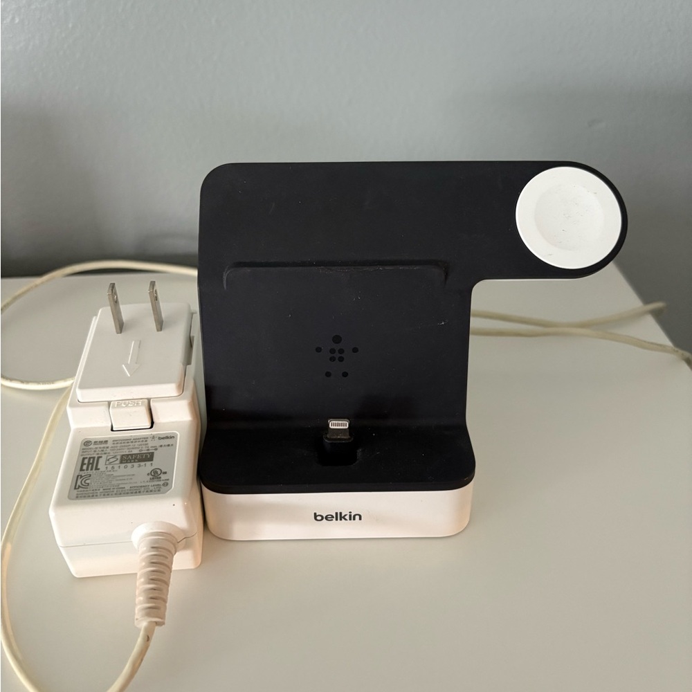 SOLD- Belkin Powerhouse Charge Dock for IPhone and Apple Watch